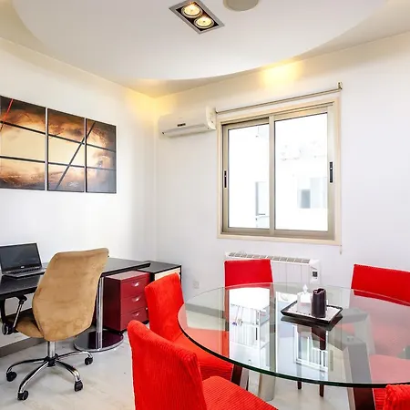 Luxe 2 Bdr Apartment