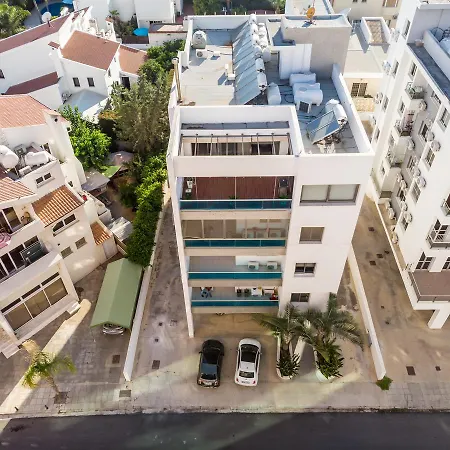 Lägenhet Luxe 2 Bdr Larnaca